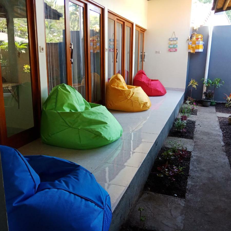 Backpackers * Amed
